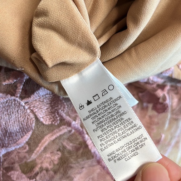 DRESS THE POPULATION Sidney Deep V-Neck 3D Lace Gown, Lilac/ Nude MEDIUM 1302 - Picture 9 of 9